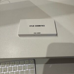 Kylie Cosmetics the Smokey palette eyeshadow